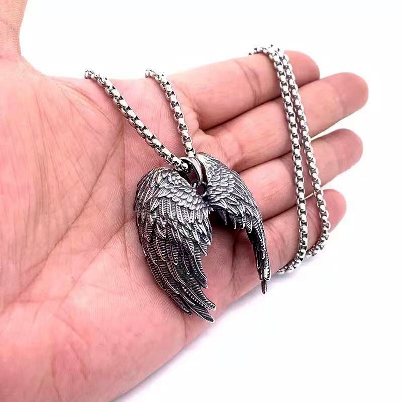 Kalung Liontin Sayap Malaikat Bahan Stainless Steel Gaya Vintage Untuk Pria