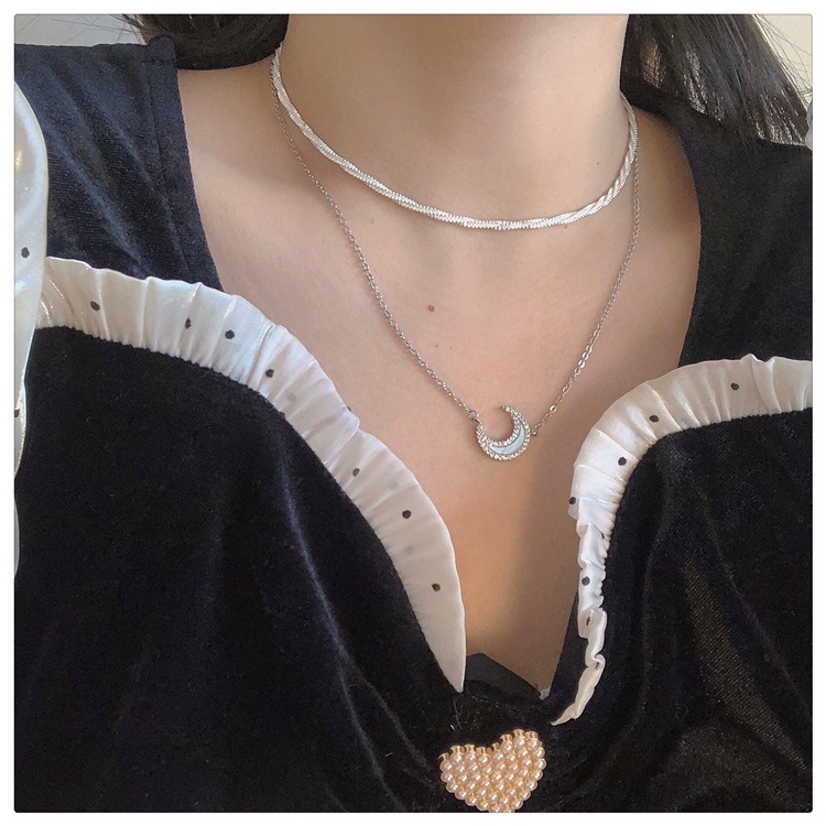 Set Kalung choker Rantai Klavikula Ganda Desain Bulan Kilau Bahan Zirkon