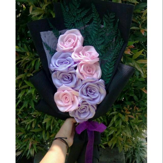 Buket Bunga Mawar Satin 8 Tangkai