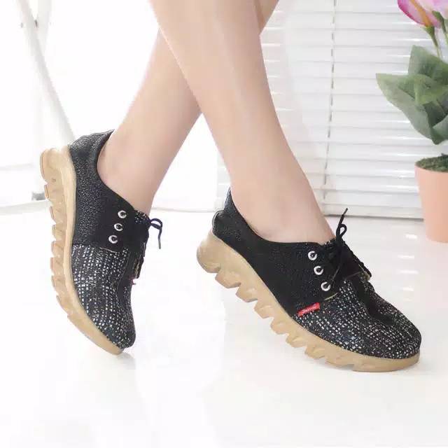 Sepatu Wanita Sneakers Tali Murah Casual Shoes Cewek Kulit DH06-1