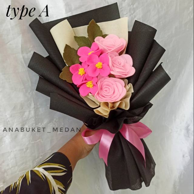 Buket bunga flanel / kado wisuda , sidang , nikah dan lamaran