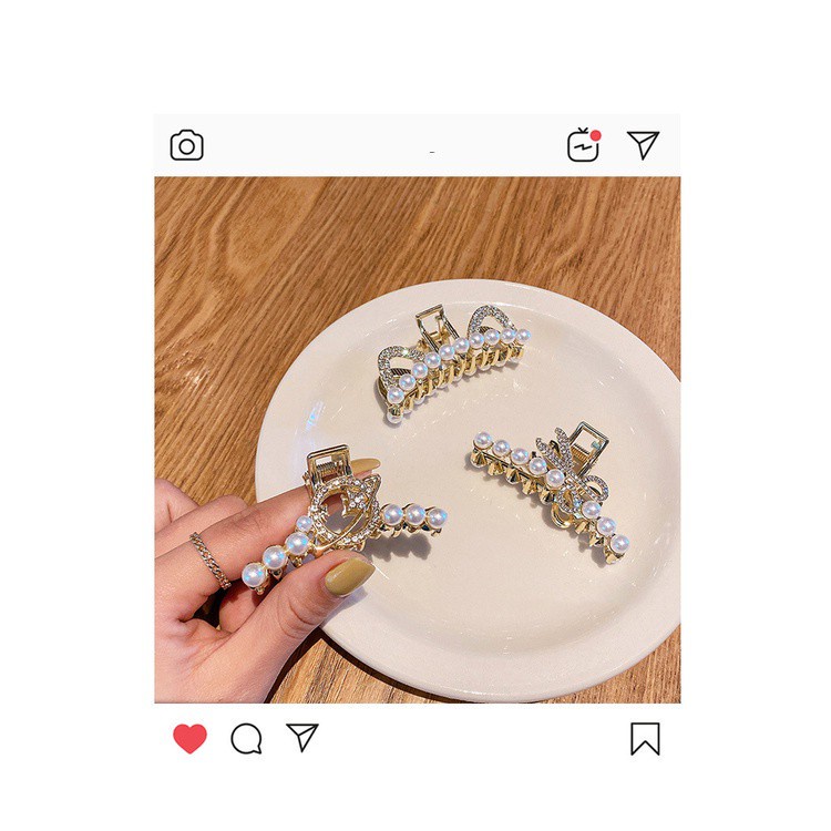 Jepit Rambut Bentuk Hiu Aksen Mutiara Dan Berlian Imitasi Bahan Alloy Gaya Korea Untuk Wanita