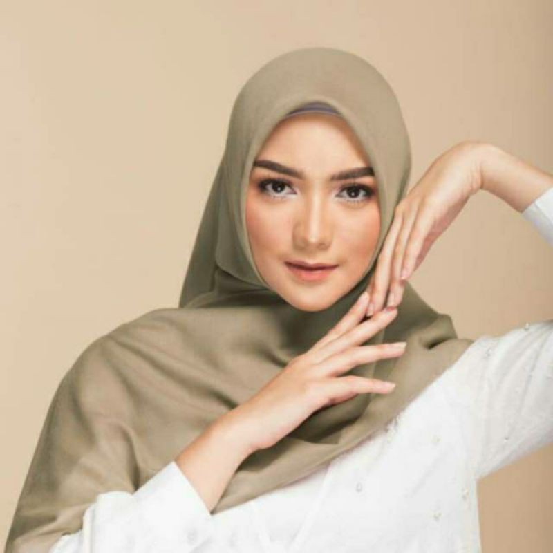 Elzatta Hijab Segi Empat Jilbab Kerudung Polos Coklat Susu