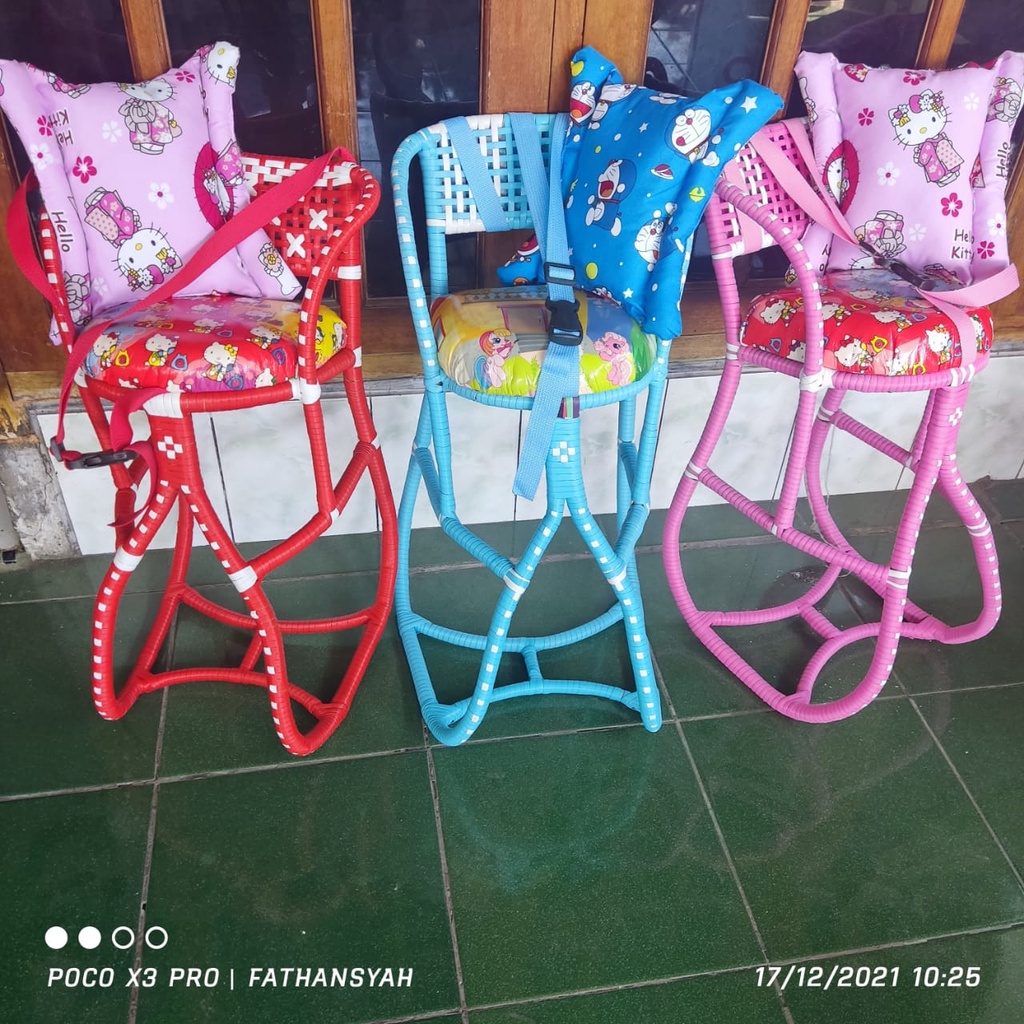 kursi boncengan anak ful anyam free sabuk sefty plus bantal setang. 3 varian warna pink biru merah. varian gambar 3 doraemon tayo helloktyy