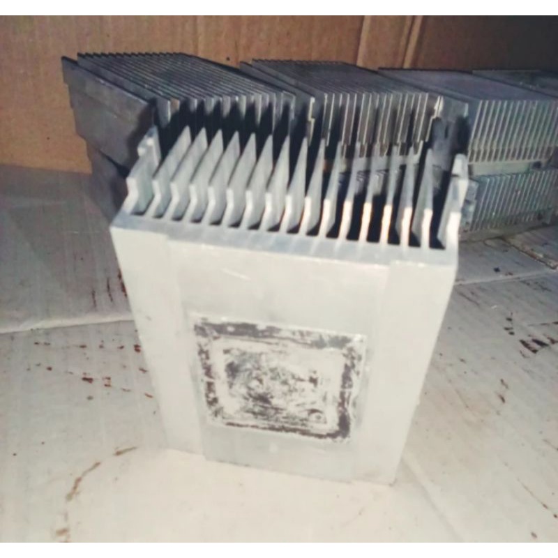 pendingin headsink panjang 9cm lebar 7,2cm tebal 3,8cm