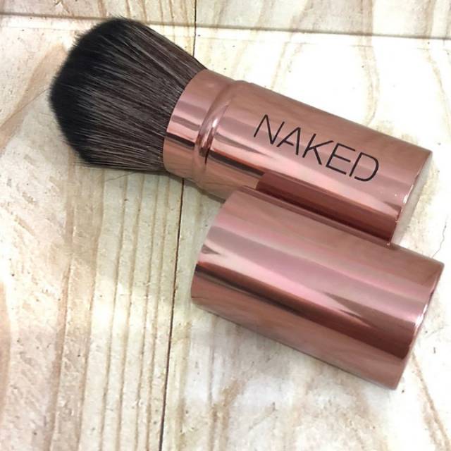 Kuas kabuki naked