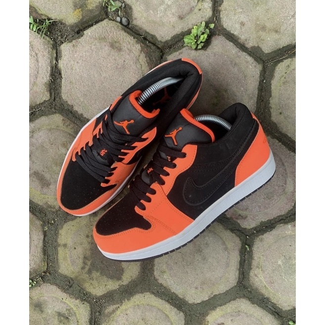 Nike Air Jordan 1 Low SE ‘Black Turf Orange’ Size 43 ORIGINAL
