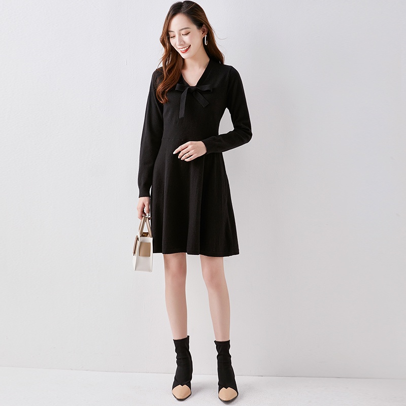 【Elegant】V-neck Loose Fitting Hang Stripe Lembut Knit Midi Dress 2328