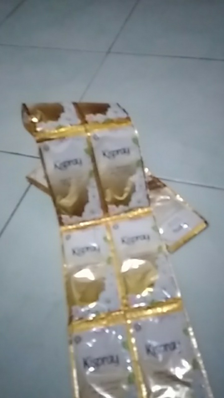 Kispray Gold Sachet  Isi 12 × 11 Ml