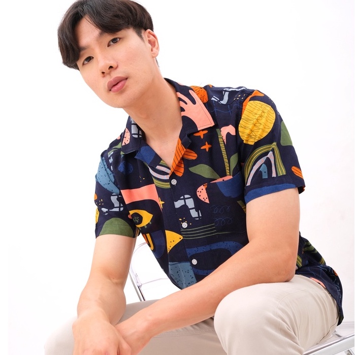 SANVANINA Kemeja Hawaiian Slimfit Printing Malibu Navy Black | Short V Malibu