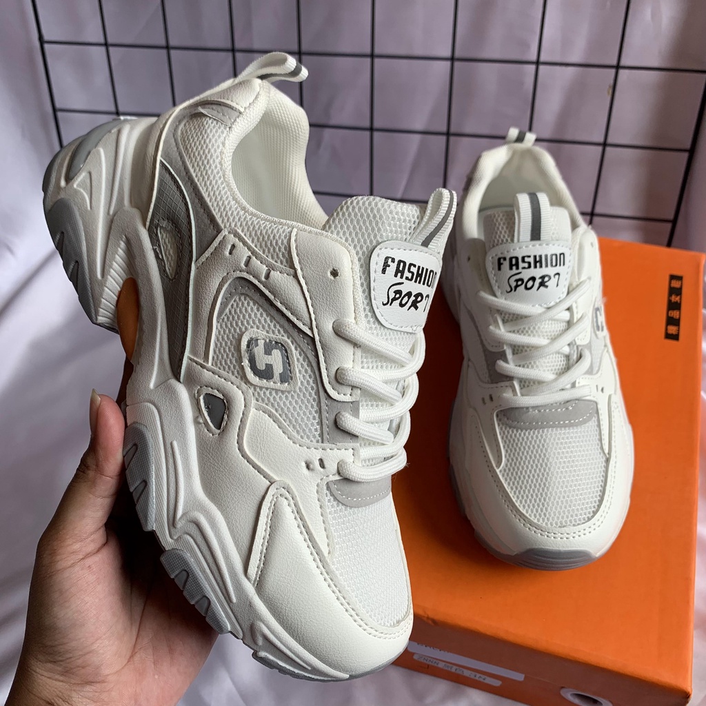 Sepatu Sneakers Fashion Wanita Import shoes Korea tali Dr.kevin perempuan Putih china polos hijabseris Sol Tebal Luas Style Sport Shoes Olahraga Termurah whiteTerbaru Pretty Sneakers Sepatu Sneakers Wanita Sport Shoes Casual ala Korea Import Kualitas Supe