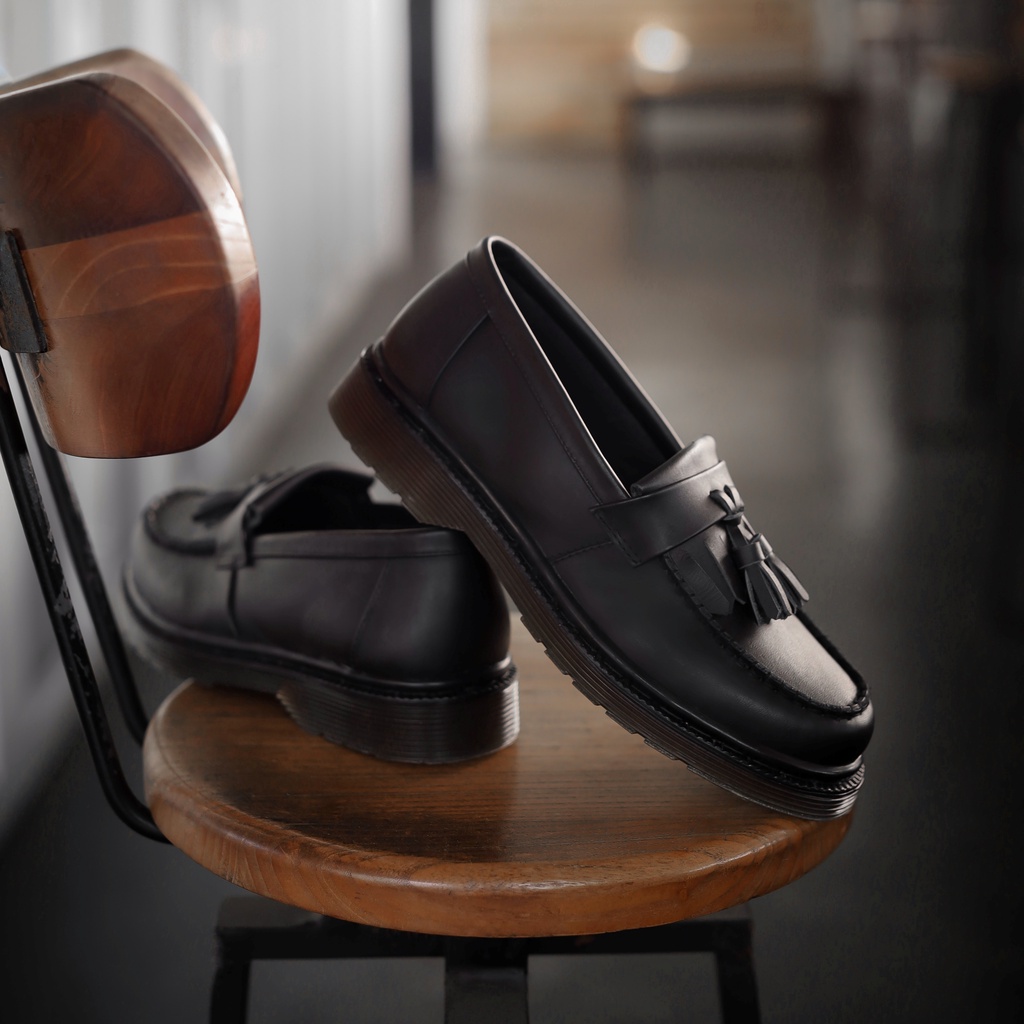 Gates Black Solid | Sepatu Kulit Asli Casual Matte Vintage Loafers Klasik Pria Cowok Slip On Original | FORIND x Kenzios
