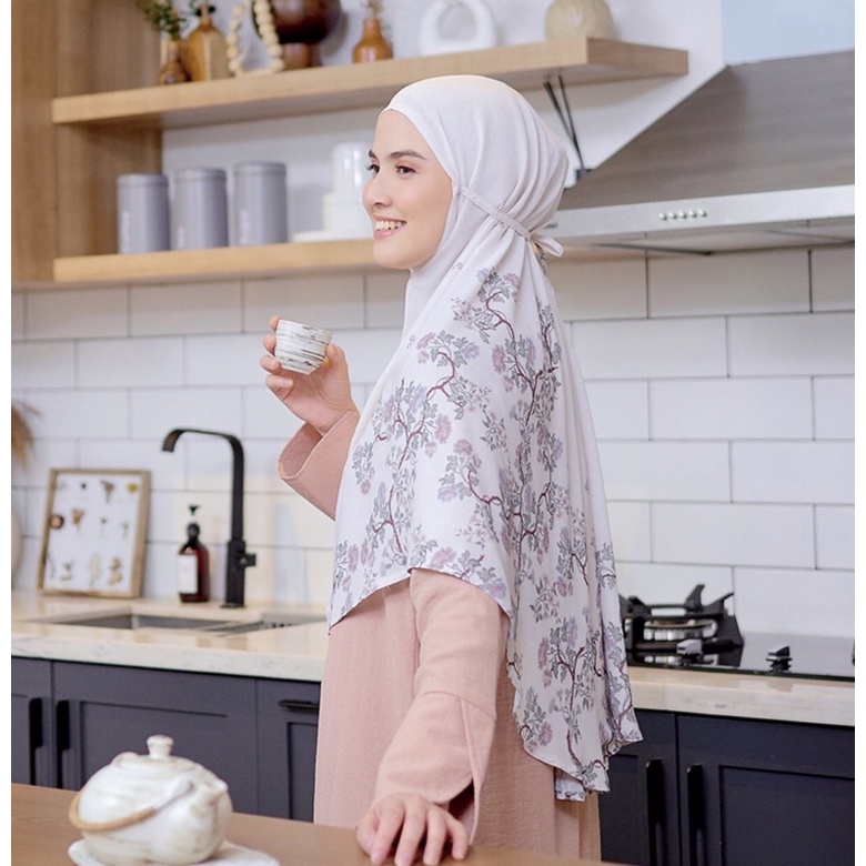 Baiti Calantha Khimar Broken White Syari