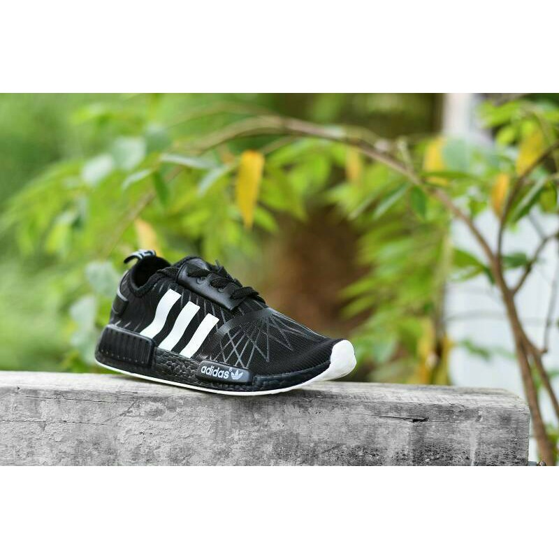 TERLARIS Sepatu Sport Anak Adidas NMD R1 Premium Import / Hitam Putih Murah