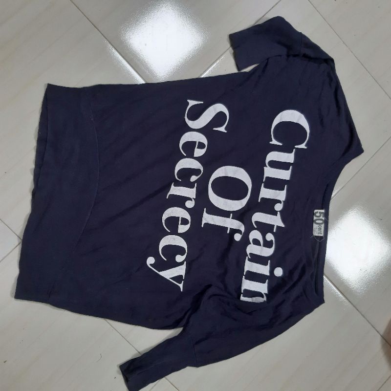 PRELOVED / THRIFT / SECOND LONGSLEVE / KAOS WANITA LENAN PANJANG BIRU DONGKER / NAVY MOTIF PRINT SIZ