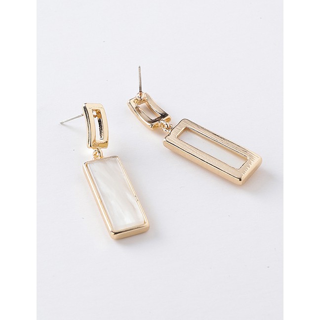 LRC Anting Tusuk Fashion Golden Geometric Shape Rectangular Shell Studs D59690