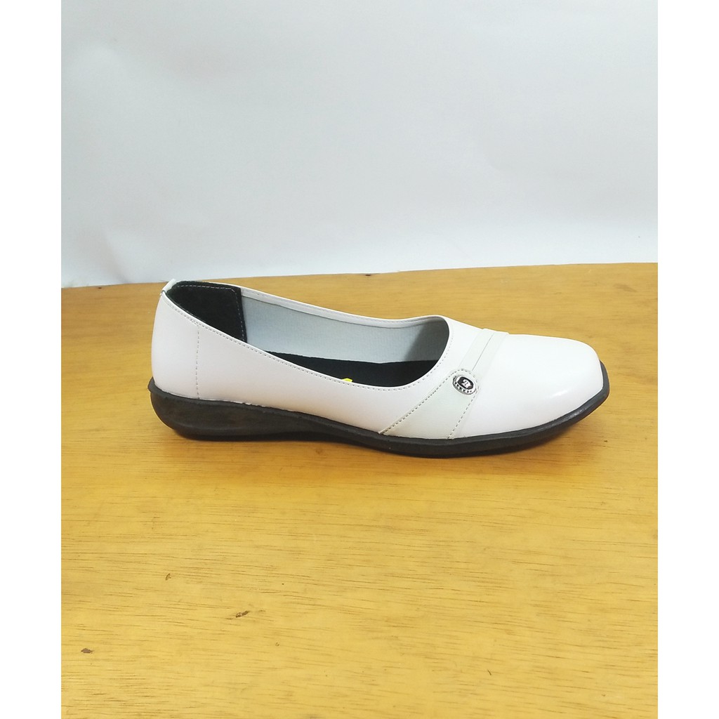 Sepatu Pantofel Flat Wanita AR15 Putih