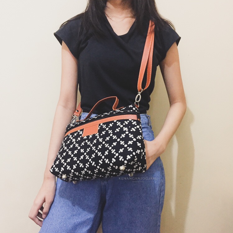 Tas Selempang Batik Jogja Tenteng Sling bag Shoulder Bag Oleh - oleh Kerajinan Jogja Etnik Grosir