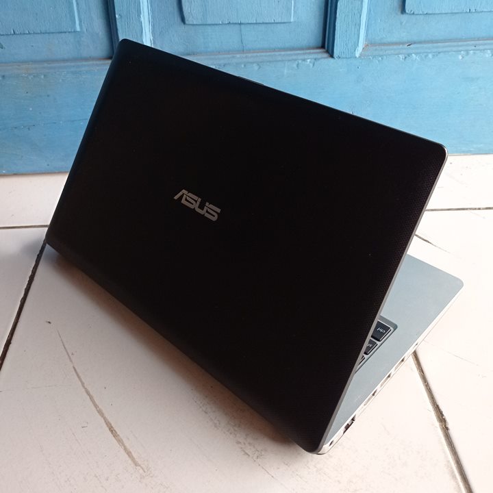 Asus X201E Silver Slim Tipis RAM 4GB SSD 128GB Windows 10 Intel Celeron 847 Netbook Notebook Second