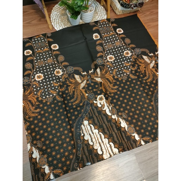 Kain batik sogan klasik modern warna dasar hitam coklat