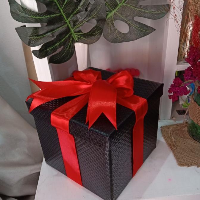 

[COD] kotak kado / kotak gift / kotak hadiah ukuran 17x17x15cm dengan pita [COD]
