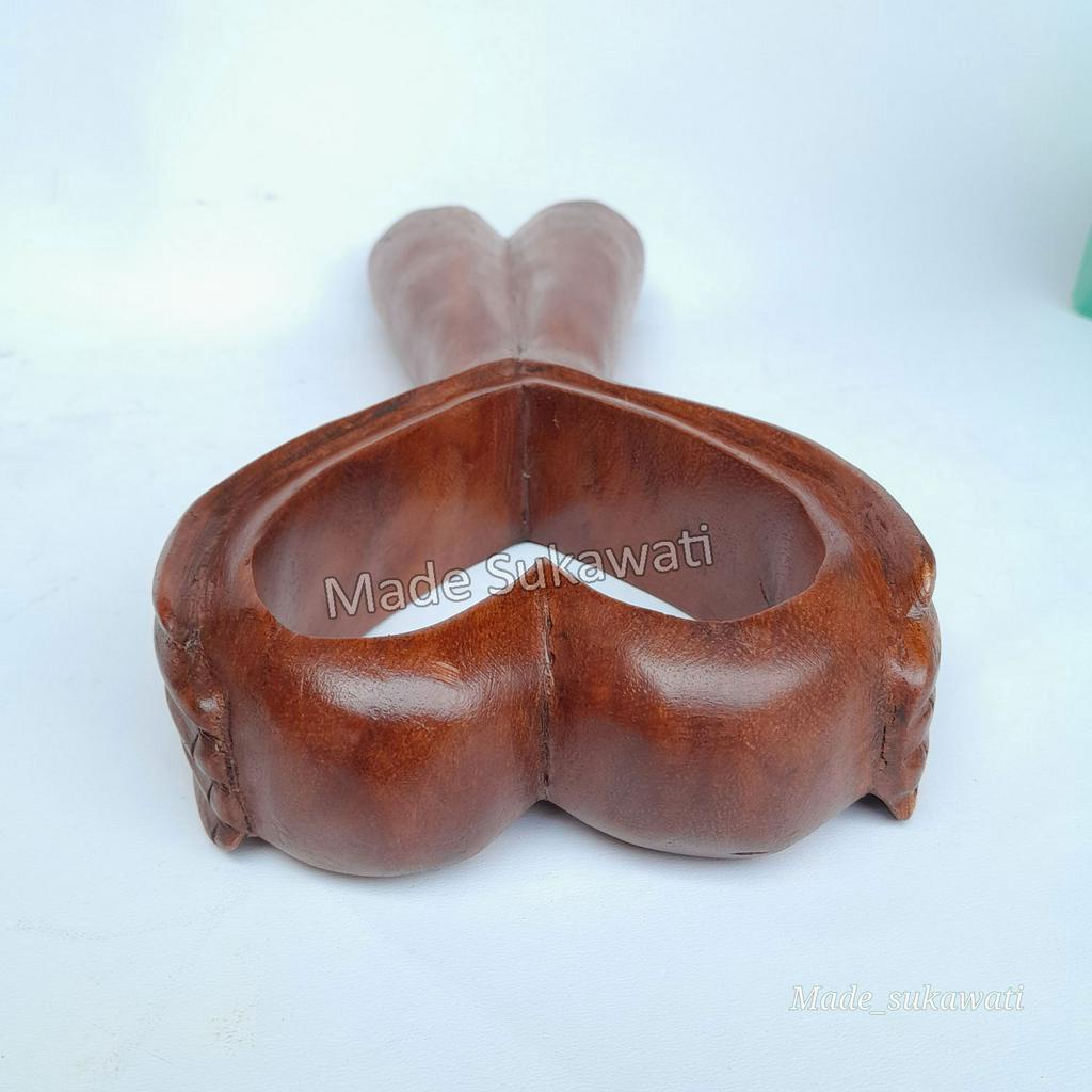 Patung Tangan memegang Love 30cm kerajinan ukiran kayu handmade Bali