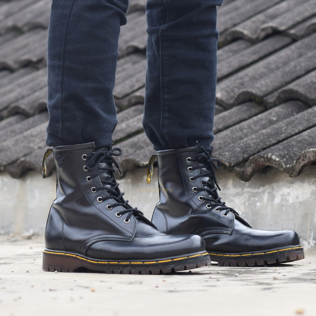 Jual SEPATU Boots Docmart Dr Martens Pria Wanita Ukuran Besar Classic 8 ...