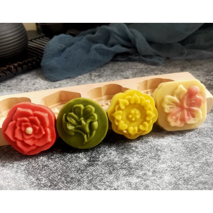 Cetakan mooncake/ kue bulan kayu 4 lubang model flower