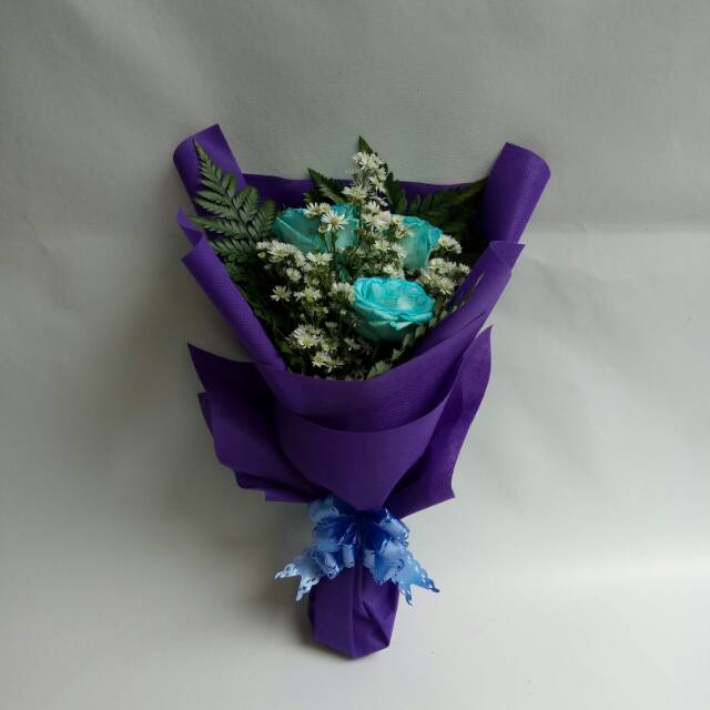  Buket bunga mawar biru  hand bouquet bucket wisuda Shopee 