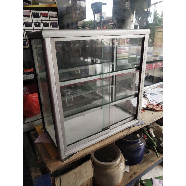 etalase ukuran 50x25x50 cocok untuk rokok,  sosis,  dll. bahan almunium kaca