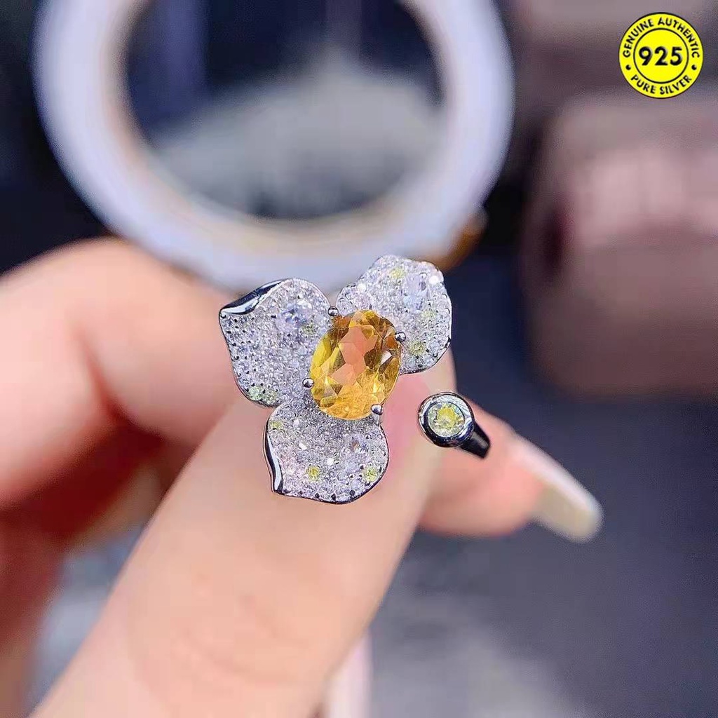 Cincin Model Terbuka Desain Tiga Daun Bunga Aksen Berlian Warna Kuning