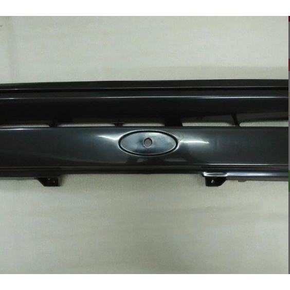 GRILL DEPAN FORD LASER 86 TAXI