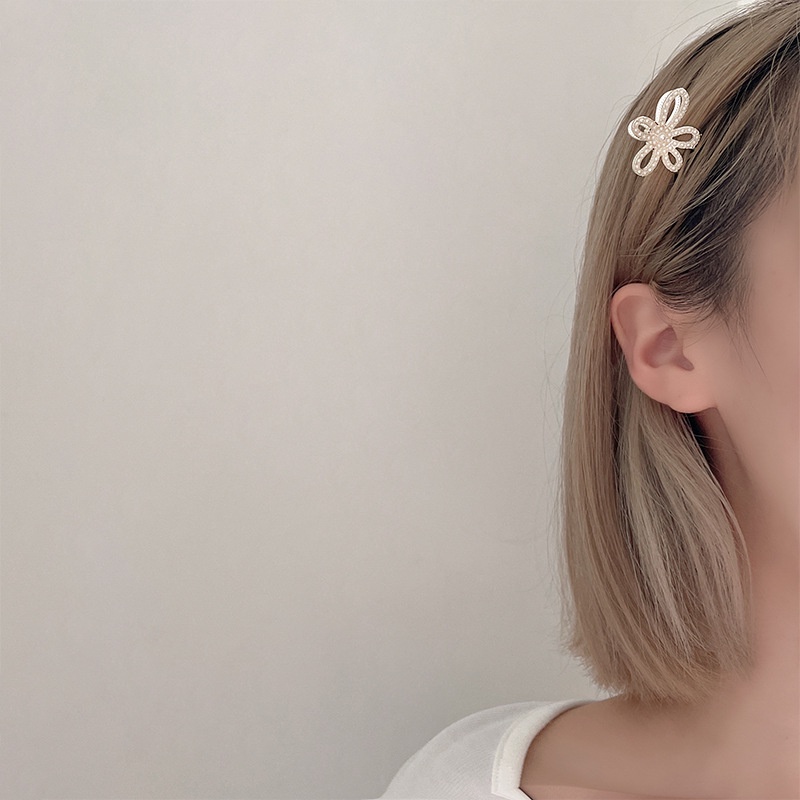 Jepit Rambut Aksen Mutiara Untuk Perempuan