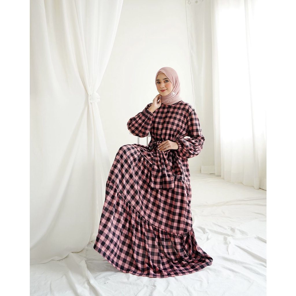 Gamis rempel 3 susun lengan balon tali pinggang pita motif kotak besar bahan voxy by dyoura