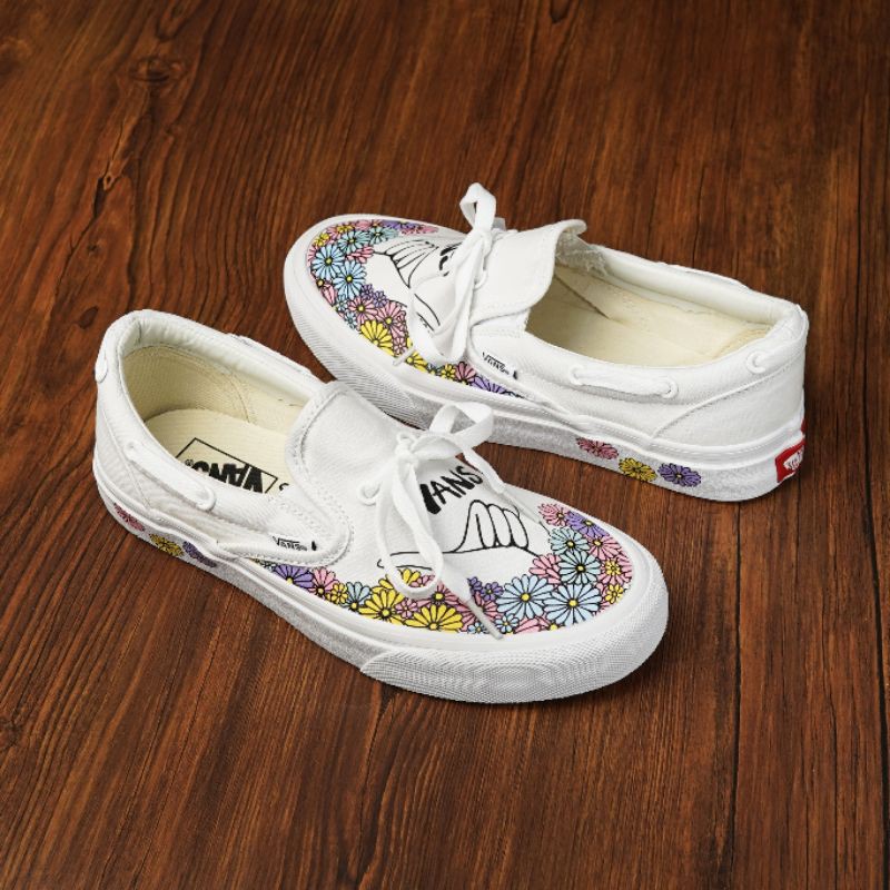 VANS SLIP ON WHITE FLOWERS