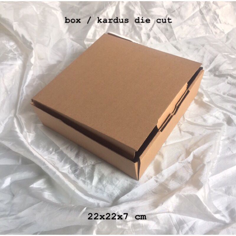 

Box Die Cut 22x22x7cm dan Easy Used Corrugated Box Kotak Hampers Box Hampers Kotak kardus die cut