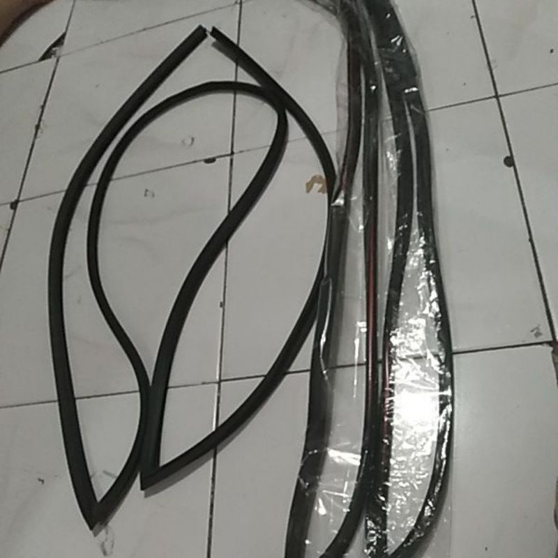 Karet Dudukan kaca besar depan honda jazz