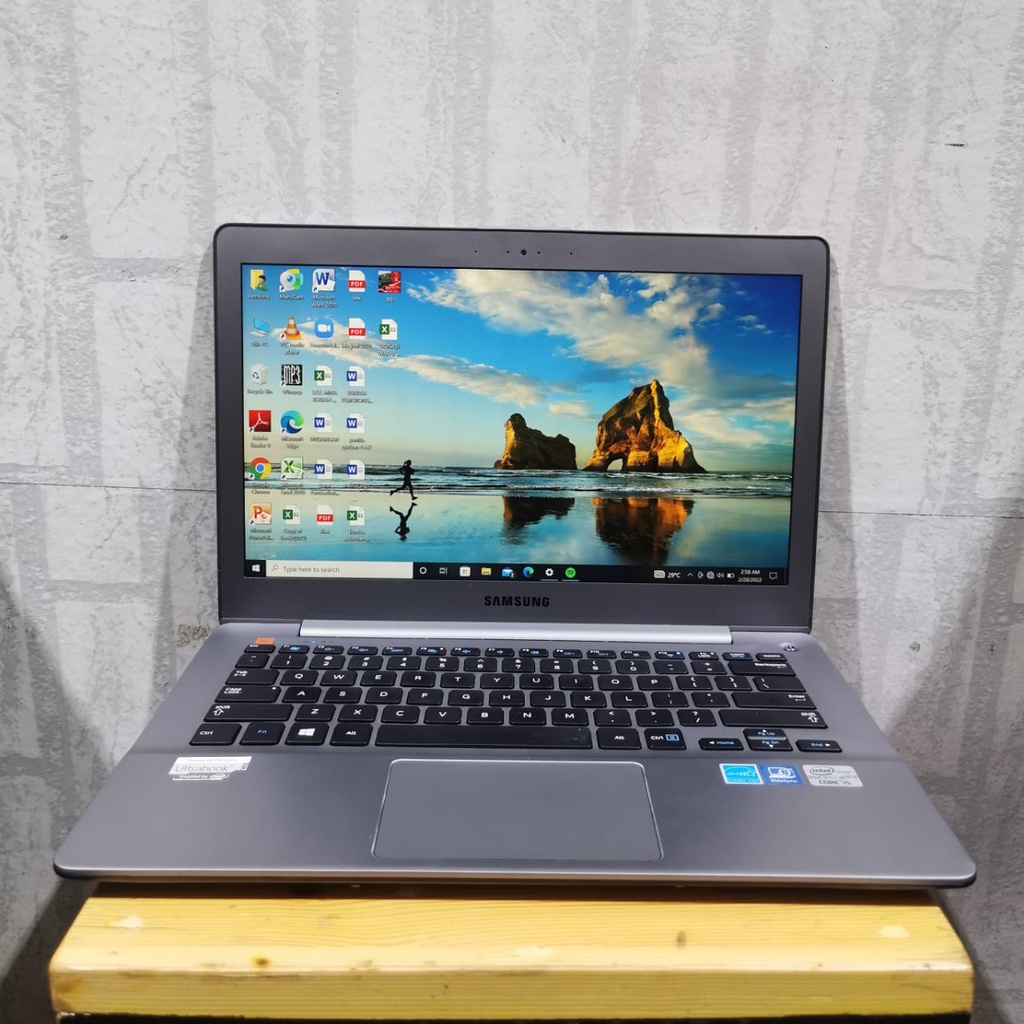 Jual Laptop Samsung Ultrabook U E Intel Core I U Ram Gb Ssd