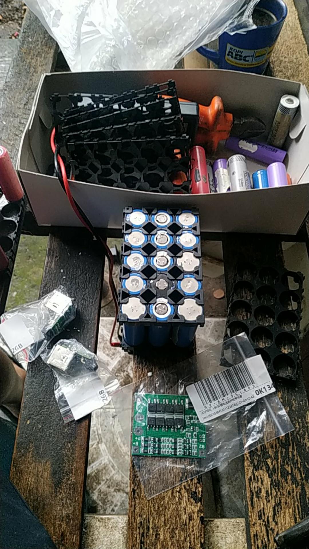 Bdid Swank 10pcs Holder Spacer Baterai 18650 3x5 Bahan Plastik