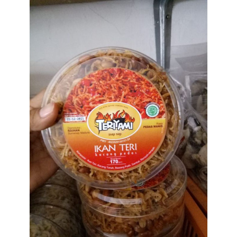 

Ikan Teri Kacang Pedas Camilan Madura