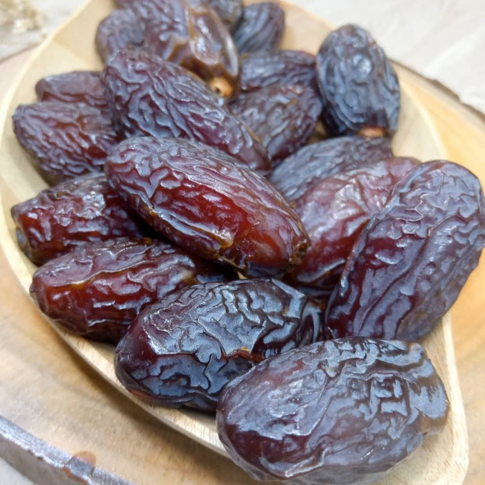 

Buah Kering - 1Kg Kurma Medjool/Kurma/Buah Kering