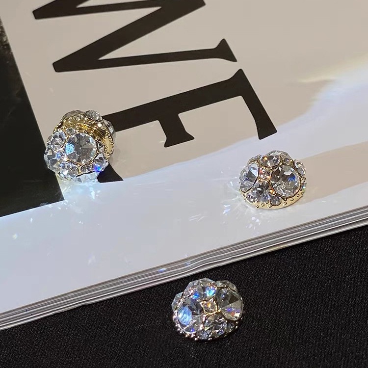 1 Pasang Anting Magnetik Tanpa Tindik Desain Bola Kristal Zirkon Berlian Imitasi Gaya Elegan