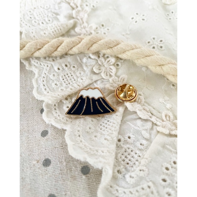 Pin enamel metal impor classic gunung mountain