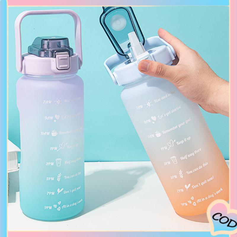 COD❤️ 2L Portabel Nilai Tinggi Kapasitas Besar Indikator Timer Botol Plastik Dengan Gelas Air Olahraga Gradien Jerami-A.one