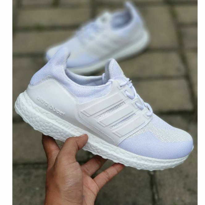 Sepatu Running Wanita Adidas UltraBoost White  Size 37-40 Import Vietnam