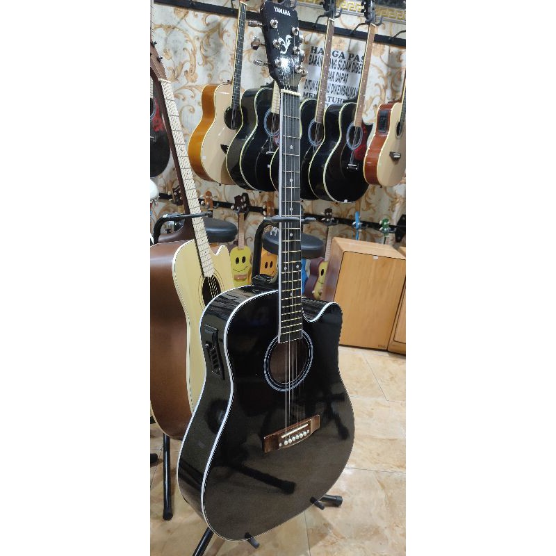 Gitar Yamaha equalizer 7545 Jumbo