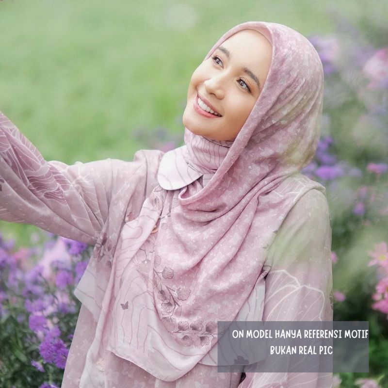 HIJAB SEGI EMPAT MOTIF META SERIES