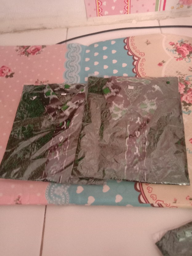 Sadana - Batik Anak Kemeja Mega Mendung Biru, Merah, Dan Hijau Botol