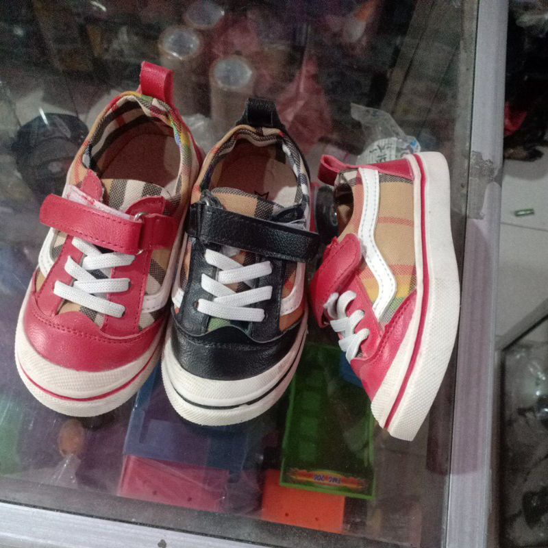 sepatu anak import fhesion terbaru buberri usia 1-4thn size 22-26