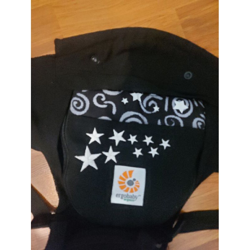 Gendongan baby merk Ergo warna hitam Shopee Indonesia Gendongan baby merk Ergo warna hitam Shopee Indonesia
